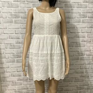 Vintage White Eyelet summer Mini-Dress Size S (W194)